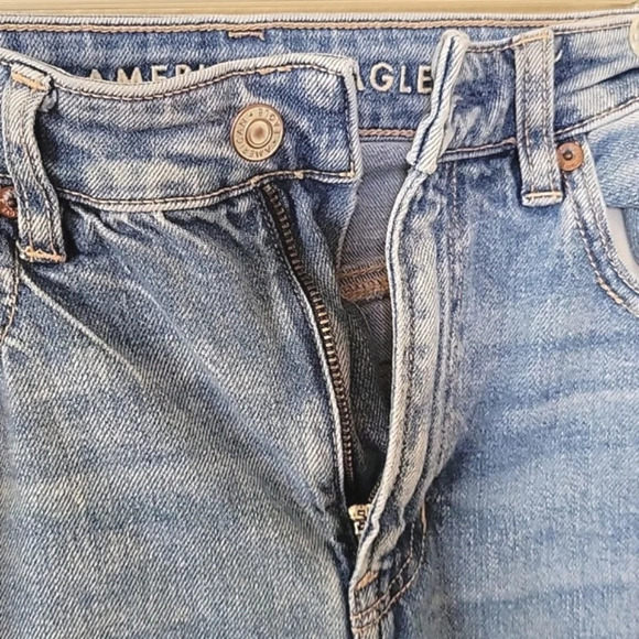 American Eagle Strigid Ripped Mom Jeans - Size 6 Short - Picture 3 of 12